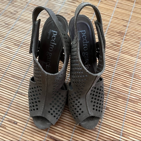 Pedro Garcia Suede Lasercut Slingback Heels size 38 8 - Picture 2 of 7